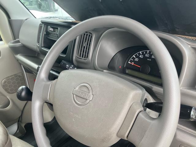 ＮＶ１００クリッパーバン ＤＸ　５速マニュアル　キーレスエントリー　車検令和９年２月　走行６．４万キロ　エアコン　パワステ　両側スライドドア　エアバッグ　ＡＢＳ（19枚目）