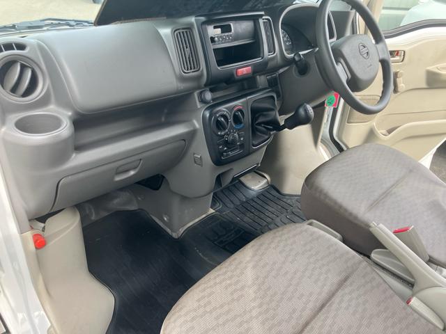 ＮＶ１００クリッパーバン ＤＸ　５速マニュアル　キーレスエントリー　車検令和９年２月　走行６．４万キロ　エアコン　パワステ　両側スライドドア　エアバッグ　ＡＢＳ（25枚目）