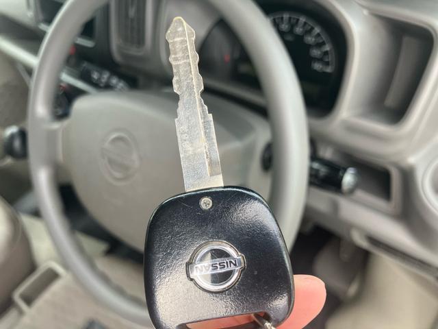 ＮＶ１００クリッパーバン ＤＸ　５速マニュアル　キーレスエントリー　車検令和９年２月　走行６．４万キロ　エアコン　パワステ　両側スライドドア　エアバッグ　ＡＢＳ（29枚目）