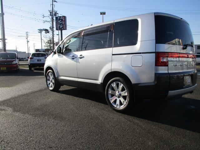 デリカＤ：５ Ｇ　パワーパッケージ　エクリプスナビ／ＴＶ／ＥＴＣ／フォグランプ／ディスチャージヘッドライト／両側電動スライドドア／ベージュ内装／ウッド調パネル／１８インチアルミホイール／２ＷＤ／アイドリングストップ／ワンオーナー（6枚目）