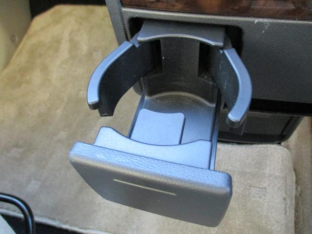 デリカＤ：５ Ｇ　パワーパッケージ　エクリプスナビ／ＴＶ／ＥＴＣ／フォグランプ／ディスチャージヘッドライト／両側電動スライドドア／ベージュ内装／ウッド調パネル／１８インチアルミホイール／２ＷＤ／アイドリングストップ／ワンオーナー（30枚目）