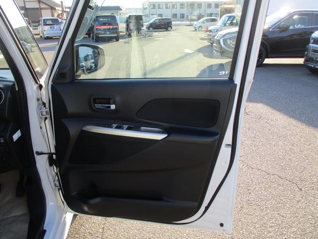 デイズルークス ハイウェイスター　Ｘ　Ｇパッケージ　衝突軽減ブレーキ　アラウンドモニター　フルフラットシート　アイストップ　ＥＳＣ　盗難防止システム　フルオートエアコン　Ｓキー　衝突安全ボディ　フロントカメラ　ベンチシート　バックカメラ　Ｗエアバック（14枚目）