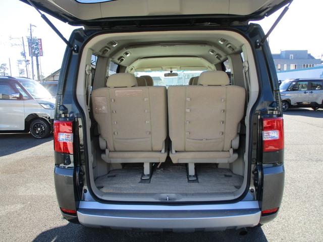 デリカＤ：５ Ｇ　パワーパッケージ　助手席エアバッグ　インテリジェントキー　切替式４ＷＤ　オートクルーズコントロール　衝突安全ボディ　デュアルエアコン　運転席エアバック　ＡＳＣ　３列シート　キーフリー　ＡＢＳ　フルフラット　パワステ（7枚目）