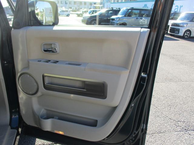 デリカＤ：５ Ｇ　パワーパッケージ　助手席エアバッグ　インテリジェントキー　切替式４ＷＤ　オートクルーズコントロール　衝突安全ボディ　デュアルエアコン　運転席エアバック　ＡＳＣ　３列シート　キーフリー　ＡＢＳ　フルフラット　パワステ（8枚目）