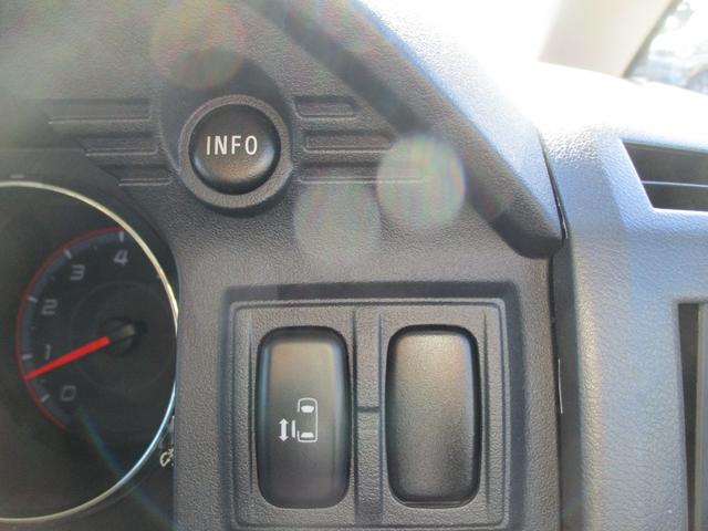 デリカＤ：５ Ｇ　パワーパッケージ　助手席エアバッグ　インテリジェントキー　切替式４ＷＤ　オートクルーズコントロール　衝突安全ボディ　デュアルエアコン　運転席エアバック　ＡＳＣ　３列シート　キーフリー　ＡＢＳ　フルフラット　パワステ（18枚目）