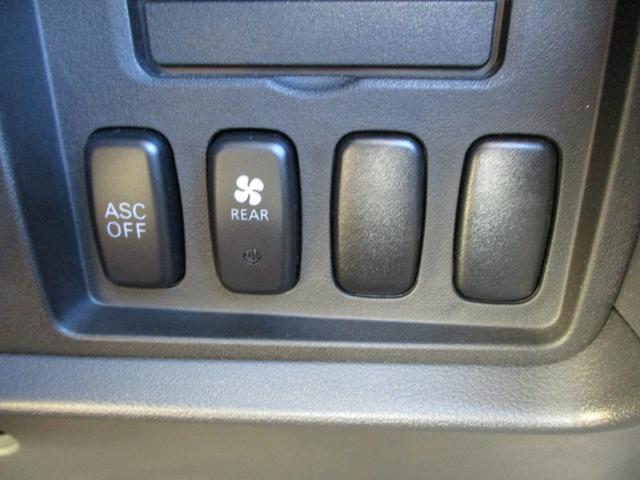 デリカＤ：５ Ｇ　パワーパッケージ　助手席エアバッグ　インテリジェントキー　切替式４ＷＤ　オートクルーズコントロール　衝突安全ボディ　デュアルエアコン　運転席エアバック　ＡＳＣ　３列シート　キーフリー　ＡＢＳ　フルフラット　パワステ（20枚目）