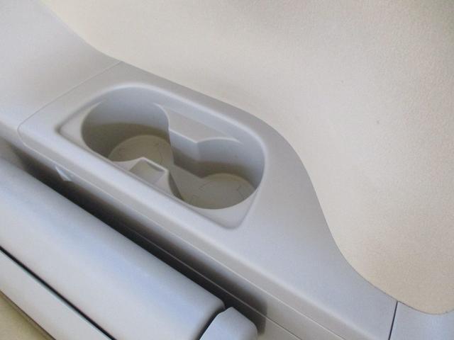 デリカＤ：５ Ｇ　パワーパッケージ　助手席エアバッグ　インテリジェントキー　切替式４ＷＤ　オートクルーズコントロール　衝突安全ボディ　デュアルエアコン　運転席エアバック　ＡＳＣ　３列シート　キーフリー　ＡＢＳ　フルフラット　パワステ（52枚目）