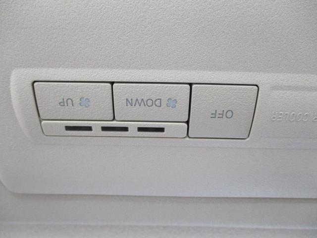 デリカＤ：５ Ｇ　パワーパッケージ　助手席エアバッグ　インテリジェントキー　切替式４ＷＤ　オートクルーズコントロール　衝突安全ボディ　デュアルエアコン　運転席エアバック　ＡＳＣ　３列シート　キーフリー　ＡＢＳ　フルフラット　パワステ（53枚目）