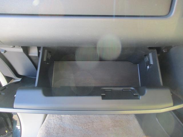 デリカＤ：５ Ｇ　パワーパッケージ　助手席エアバッグ　インテリジェントキー　切替式４ＷＤ　オートクルーズコントロール　衝突安全ボディ　デュアルエアコン　運転席エアバック　ＡＳＣ　３列シート　キーフリー　ＡＢＳ　フルフラット　パワステ（64枚目）