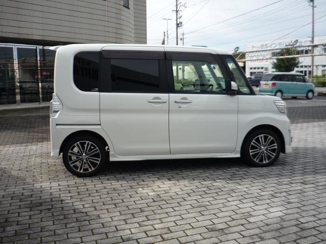 狭い場所でも乗り降りしやすく低くて大きく開く両側電動スライドドア☆