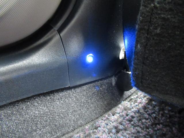 S 純正SDナビ 地デジTV Bluetooth DVD再生 バックカメラ ETC 前後席ブルーイルミネーション ヘッドライトウォッシャー 左右シートヒーター(16枚目)