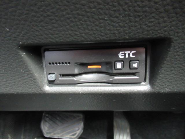 ＲＳ　純正ＣＤ　ＥＴＣ車載器　純正アルミホイール　本革巻ハンドル　６スピーカー　オートＨＩＤライト　フォグライト　オートＡＣ(5枚目)