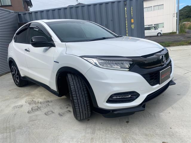 ヴェゼル ハイブリッドＲＳ・ホンダセンシング　後期モデル・レーダークルーズ・衝突軽減・ハーフレザーシート・シートヒーター・ナビ　ＤＶＤ　地デジ　ブルートゥース・バックカメラ・ＥＴＣ・シートヒーター・ＬＥＤヘッドライト・スマートキー（3枚目）