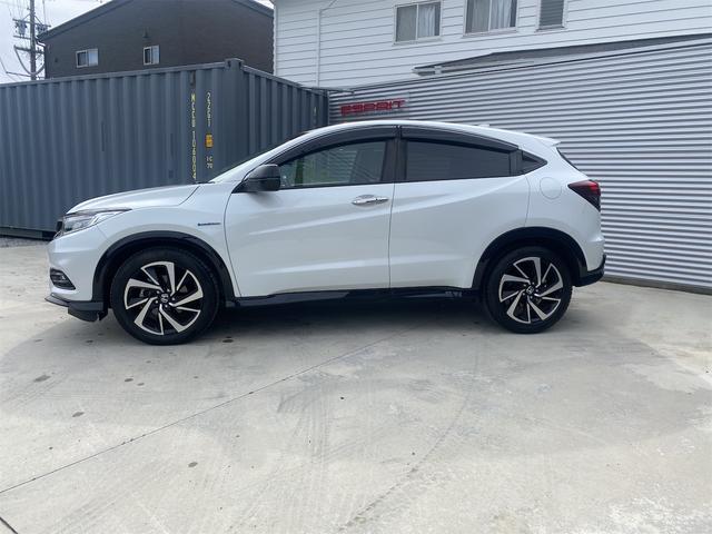 ヴェゼル ハイブリッドＲＳ・ホンダセンシング　後期モデル・レーダークルーズ・衝突軽減・ハーフレザーシート・シートヒーター・ナビ　ＤＶＤ　地デジ　ブルートゥース・バックカメラ・ＥＴＣ・シートヒーター・ＬＥＤヘッドライト・スマートキー（4枚目）