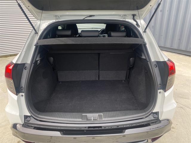 ヴェゼル ハイブリッドＲＳ・ホンダセンシング　後期モデル・レーダークルーズ・衝突軽減・ハーフレザーシート・シートヒーター・ナビ　ＤＶＤ　地デジ　ブルートゥース・バックカメラ・ＥＴＣ・シートヒーター・ＬＥＤヘッドライト・スマートキー（29枚目）