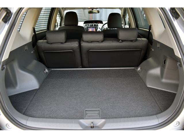 ＬＥＤヘッドライト　革調シートカバー　社外ＳＤナビフルセグＴＶ　Ｂｌｕｅｔｏｏｔｈ　ＥＴＣ　バックカメラ　スマートキー＆プッシュスタート　オートエアコン　純正１７インチアルミホイール