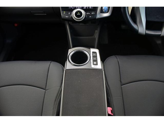 ＬＥＤヘッドライト　革調シートカバー　社外ＳＤナビフルセグＴＶ　Ｂｌｕｅｔｏｏｔｈ　ＥＴＣ　バックカメラ　スマートキー＆プッシュスタート　オートエアコン　純正１７インチアルミホイール