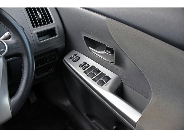 ＬＥＤヘッドライト　革調シートカバー　社外ＳＤナビフルセグＴＶ　Ｂｌｕｅｔｏｏｔｈ　ＥＴＣ　バックカメラ　スマートキー＆プッシュスタート　オートエアコン　純正１７インチアルミホイール