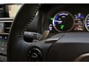 オートマ車でもマニュアル車のようなダイレクトなドライブフィールを味わえるパドルシフト装備