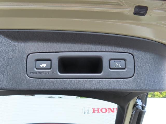 ヴェゼル ｅ：ＨＥＶ　ＰＬａＹ　コネクトディスプレイ　ＥＴＣ２．０　Ｂｌｕｅｔｏｏｔｈ　フルセグＴＶ　全周囲カメラ　電動テールゲート　サンルーフ　禁煙ワンオーナー車（21枚目）