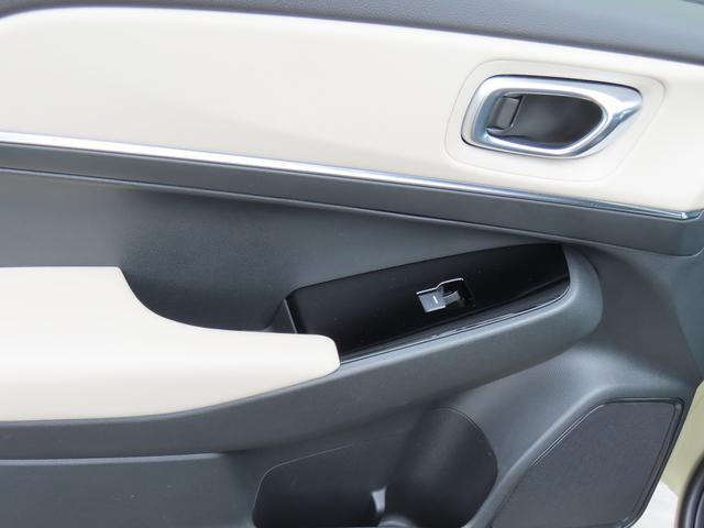 ヴェゼル ｅ：ＨＥＶ　ＰＬａＹ　コネクトディスプレイ　ＥＴＣ２．０　Ｂｌｕｅｔｏｏｔｈ　フルセグＴＶ　全周囲カメラ　電動テールゲート　サンルーフ　禁煙ワンオーナー車（49枚目）