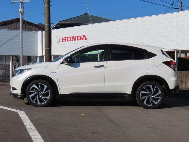 ヴェゼル ハイブリッドＲＳ・ホンダセンシング　８インチナビ　ＥＴＣ　フルセグＴＶ　Ｂｌｕｅｔｏｏｔｈ　ＨＤＭＩ　前席シートヒーター　ＬＥＤオートヘッドライト　禁煙ワンオーナー車（4枚目）