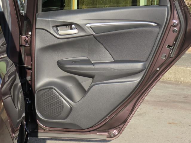 フィット １３Ｇ・Ｆパッケージ　コンフォートエディション　前後ドライブレコーダー　ＥＴＣ　社外メモリーナビ　フルセグＴＶ　Ｂｌｕｅｔｏｏｔｈ　バックカメラ　前席シートヒーター　オートリトラミラー　禁煙ワンオーナー車（46枚目）