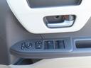 運転席側ドアの、インナードアハンドルとウィンドウなどの操作スイッチ類です。