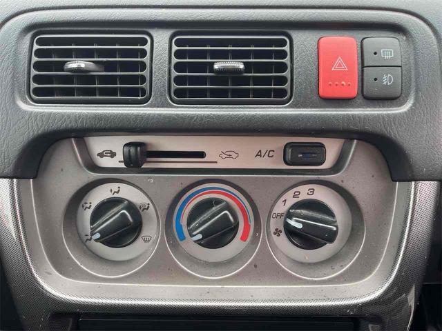 手の届きやすいところで簡単操作ができる空調付き！オールシーズンお好みの温度調節ができます。