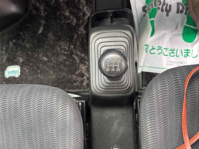 シフトレバー。ぜひ一度お客様の目で確認してください。