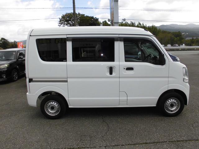 エブリイ ＰＡリミテッド　４ＷＤ　５ＡＧＳ車　ケンウッドナビ　ブルートゥース　セーフティサポート　リアセンサー　キーレスエントリー　ＥＴＣ（3枚目）