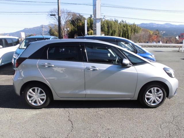 フィット ｅ：ＨＥＶベーシック　ホンダセンシング　パナソニックナビ＆ＥＴＣ　ブルートゥース　バックカメラ　衝突被害軽減ブレーキ　アダプティブクルーズコントロール　ＬＥＤヘッドライト　ドライブレコーダー（3枚目）