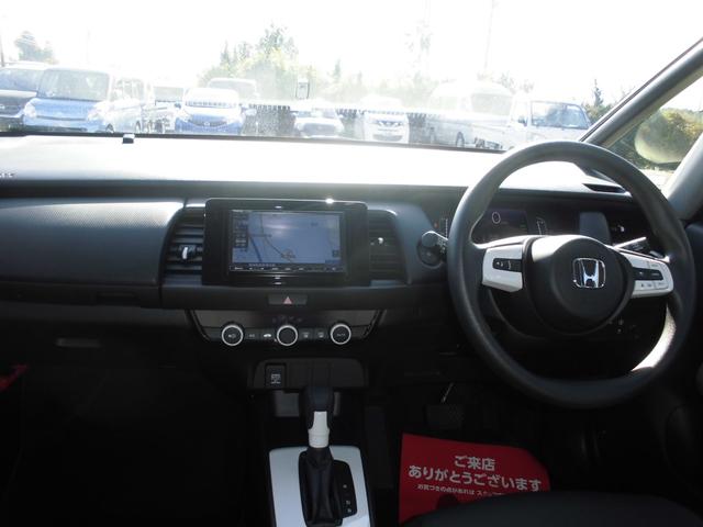 フィット ｅ：ＨＥＶベーシック　ホンダセンシング　パナソニックナビ＆ＥＴＣ　ブルートゥース　バックカメラ　衝突被害軽減ブレーキ　アダプティブクルーズコントロール　ＬＥＤヘッドライト　ドライブレコーダー（11枚目）