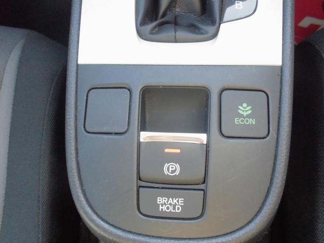 フィット ｅ：ＨＥＶベーシック　ホンダセンシング　パナソニックナビ＆ＥＴＣ　ブルートゥース　バックカメラ　衝突被害軽減ブレーキ　アダプティブクルーズコントロール　ＬＥＤヘッドライト　ドライブレコーダー（18枚目）