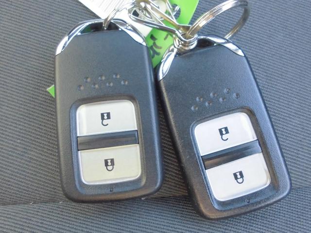 フィット ｅ：ＨＥＶベーシック　ホンダセンシング　パナソニックナビ＆ＥＴＣ　ブルートゥース　バックカメラ　衝突被害軽減ブレーキ　アダプティブクルーズコントロール　ＬＥＤヘッドライト　ドライブレコーダー（19枚目）