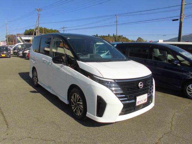 セレナ ｅ－パワー　ハイウェイスターＶ　純正９インチナビ　ブルートゥース　衝突被害軽減ブレーキ　アラウンドビューモニター　前後センサー　両側パワースライド　ＬＥＤヘッドライト　アダプティブクルーズ（2枚目）