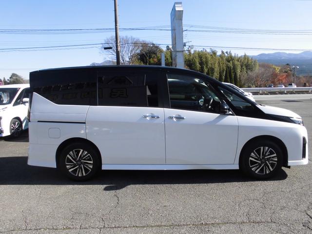 セレナ ｅ－パワー　ハイウェイスターＶ　純正９インチナビ　ブルートゥース　衝突被害軽減ブレーキ　アラウンドビューモニター　前後センサー　両側パワースライド　ＬＥＤヘッドライト　アダプティブクルーズ（3枚目）