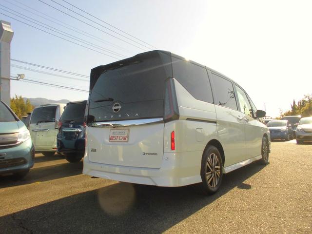 セレナ ｅ－パワー　ハイウェイスターＶ　純正９インチナビ　ブルートゥース　衝突被害軽減ブレーキ　アラウンドビューモニター　前後センサー　両側パワースライド　ＬＥＤヘッドライト　アダプティブクルーズ（4枚目）