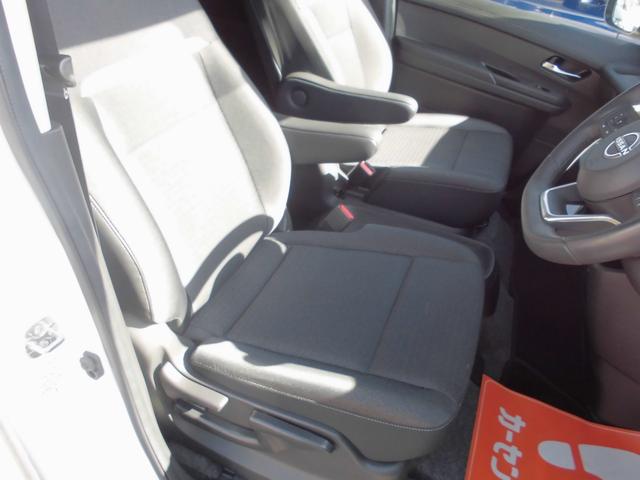 セレナ ｅ－パワー　ハイウェイスターＶ　純正９インチナビ　ブルートゥース　衝突被害軽減ブレーキ　アラウンドビューモニター　前後センサー　両側パワースライド　ＬＥＤヘッドライト　アダプティブクルーズ（9枚目）