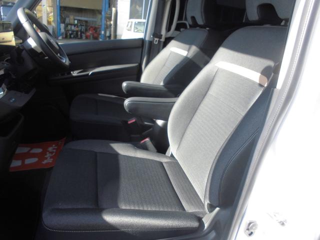 セレナ ｅ－パワー　ハイウェイスターＶ　純正９インチナビ　ブルートゥース　衝突被害軽減ブレーキ　アラウンドビューモニター　前後センサー　両側パワースライド　ＬＥＤヘッドライト　アダプティブクルーズ（10枚目）