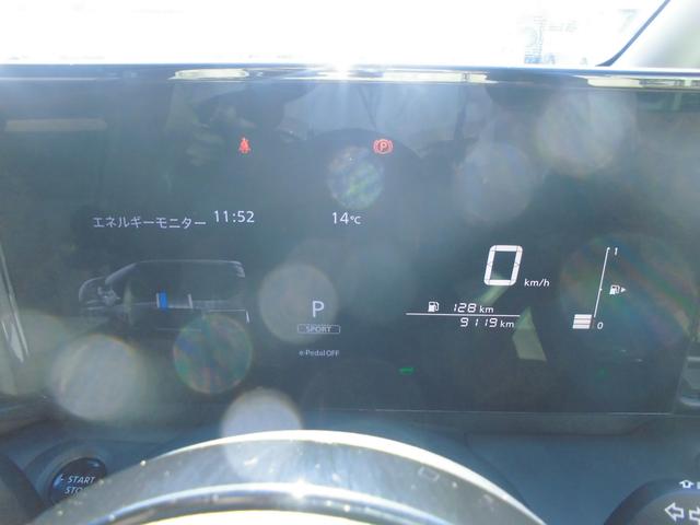 セレナ ｅ－パワー　ハイウェイスターＶ　純正９インチナビ　ブルートゥース　衝突被害軽減ブレーキ　アラウンドビューモニター　前後センサー　両側パワースライド　ＬＥＤヘッドライト　アダプティブクルーズ（12枚目）