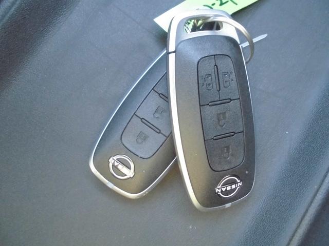 セレナ ｅ－パワー　ハイウェイスターＶ　純正９インチナビ　ブルートゥース　衝突被害軽減ブレーキ　アラウンドビューモニター　前後センサー　両側パワースライド　ＬＥＤヘッドライト　アダプティブクルーズ（18枚目）