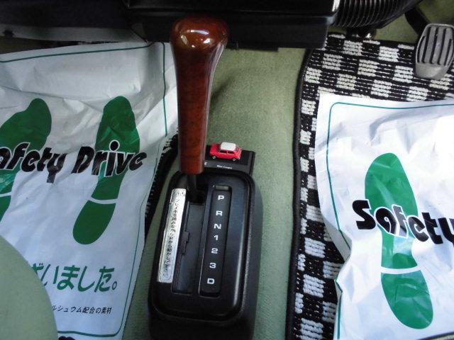 ＭＩＮＩ クーパー　ヘリテージコレクション　同色オーバーフェンダーＤＸモール　フェンダーミラー　スリーポイントヘッドライト　さざ波グリル　純正フォグ　オーバーライダー　同系色内装　レザーシート　ウッドパネル（29枚目）