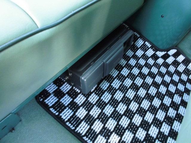 ＭＩＮＩ クーパー　ヘリテージコレクション　同色オーバーフェンダーＤＸモール　フェンダーミラー　スリーポイントヘッドライト　さざ波グリル　純正フォグ　オーバーライダー　同系色内装　レザーシート　ウッドパネル（33枚目）