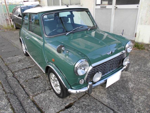 ＭＩＮＩ クーパー　ヘリテージコレクション　同色オーバーフェンダーＤＸモール　フェンダーミラー　スリーポイントヘッドライト　さざ波グリル　純正フォグ　オーバーライダー　同系色内装　レザーシート　ウッドパネル（41枚目）