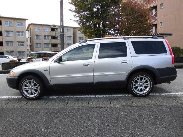 XC70 2.5T AWD 本革シート サンルーフ 純正16インチアルミ&ホワイトリボンタイヤ(5枚目)