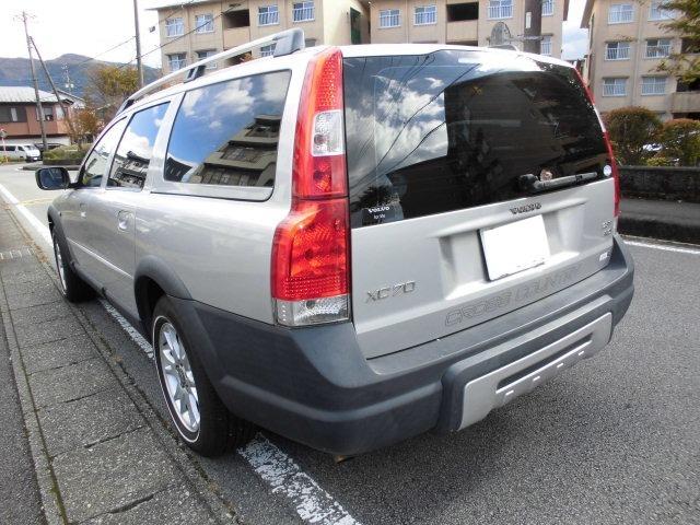 XC70 2.5T AWD 本革シート サンルーフ 純正16インチアルミ&ホワイトリボンタイヤ(6枚目)