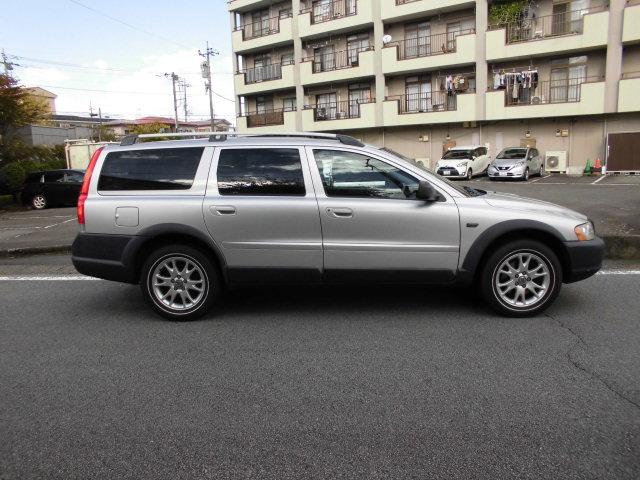 XC70 2.5T AWD 本革シート サンルーフ 純正16インチアルミ&ホワイトリボンタイヤ(9枚目)