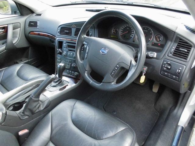 XC70 2.5T AWD 本革シート サンルーフ 純正16インチアルミ&ホワイトリボンタイヤ(12枚目)