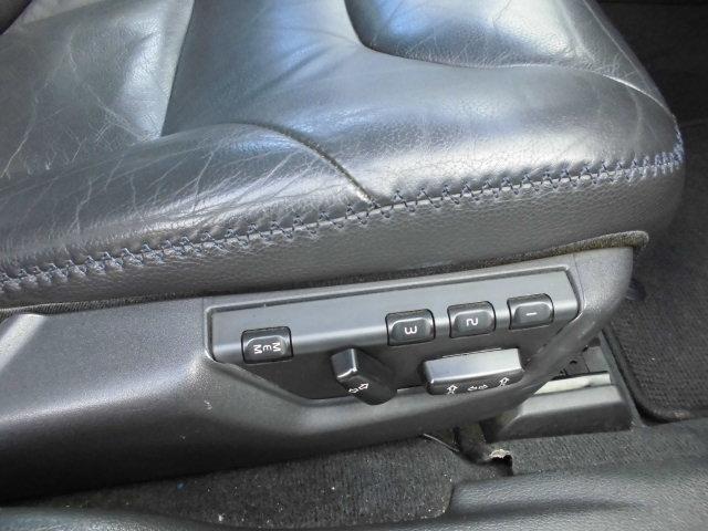 XC70 2.5T AWD 本革シート サンルーフ 純正16インチアルミ&ホワイトリボンタイヤ(13枚目)